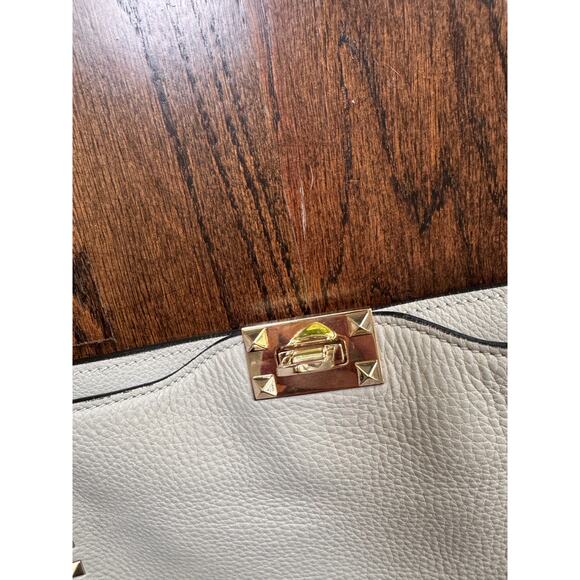 VALENTINO Garavani Rockstud Dove Gray Small Hobo Crossbody Shoulder Bag - FLAW - Picture 4 of 11